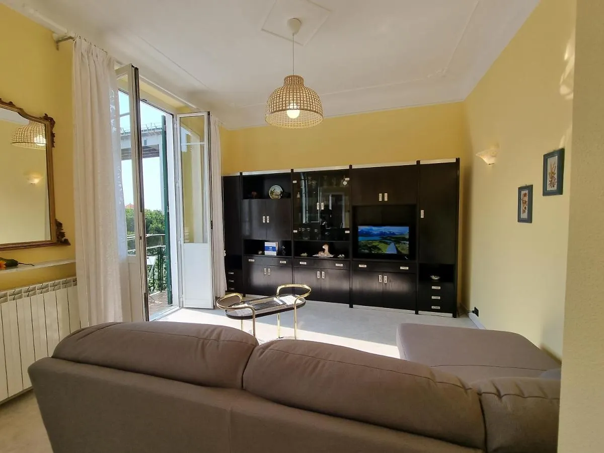 Casa Boba By Holiday World Apartment Varazze